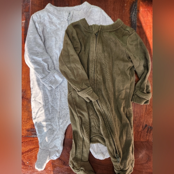 Set of 2 Old Navy Green and Gray Sleepers - Picture 1 of 2